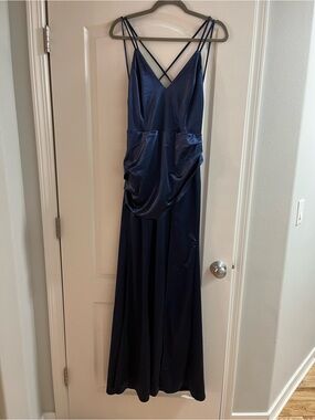 Elegant Navy Satin Spaghetti-Strap Evening Dress